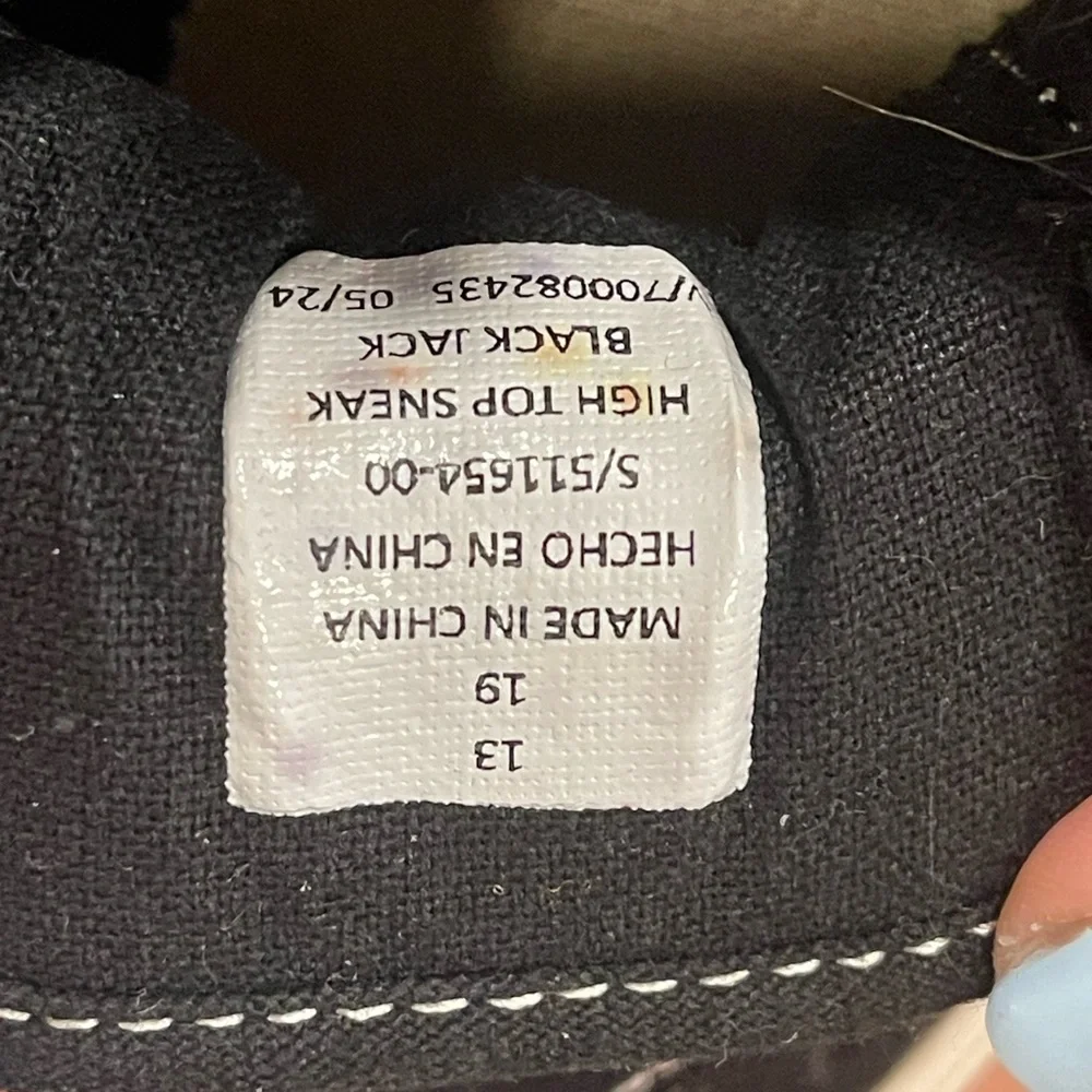 NWOT‎ Old Navy Kids Black and White Sneakers Youth 13